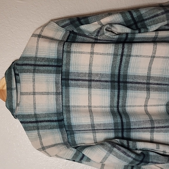 Old Navy Transitional Plaid Utility Shacket - Picture 12 of 14